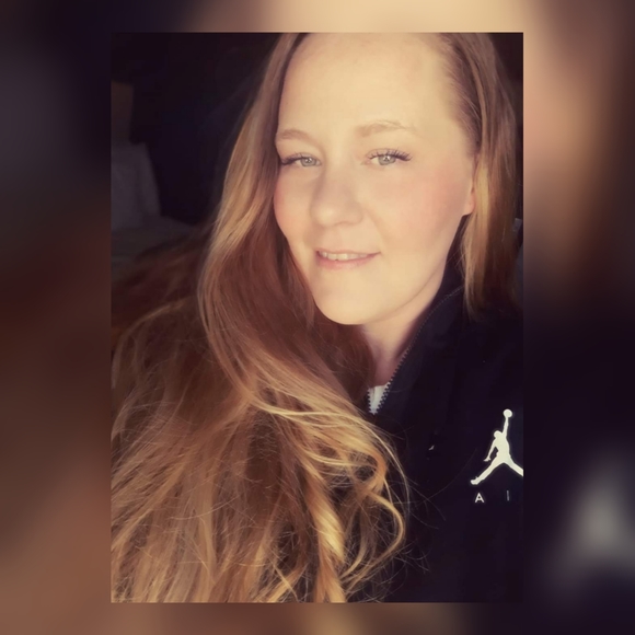 🌟Meet your Posher, Nicole🌟 - Picture 2 of 8